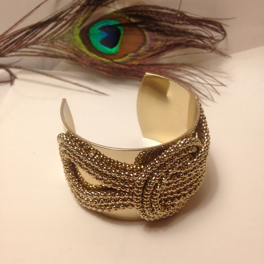 GOLD FASHION CUFF - Picture 3 of 5